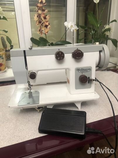 Швейная машина Чайка 143