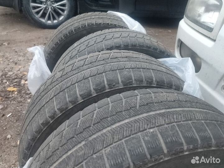 Bridgestone Blizzak VRX 215/55 R17