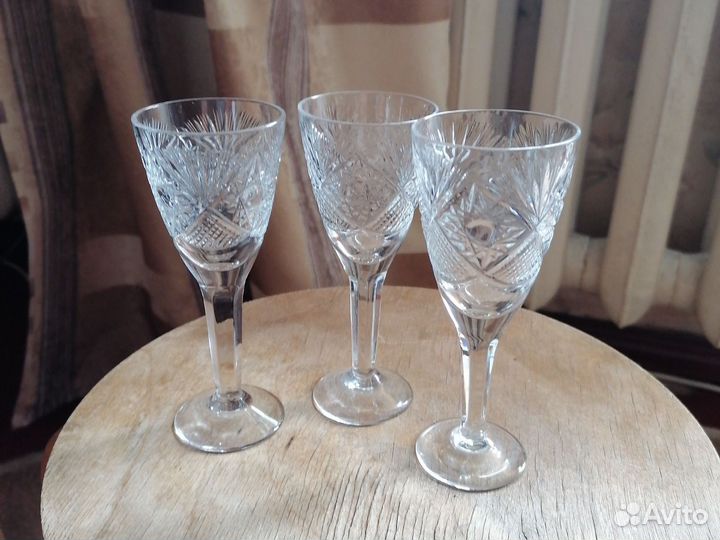 Хрустальные рюмки, стаканы, стопки