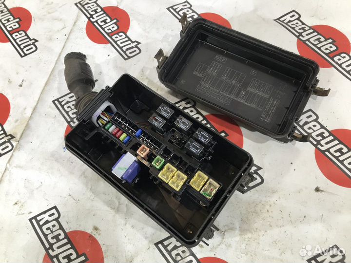 Блок предохранителей mitsubishi fuso FD70B 4M42 20