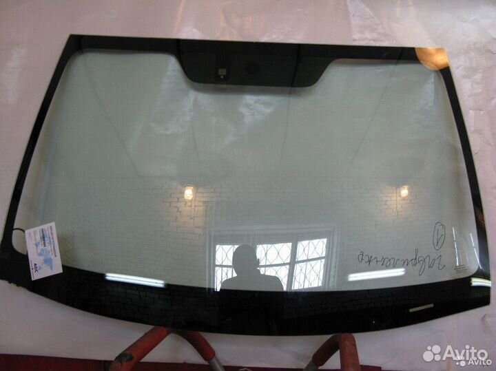 Стекло лобовое Nissan Note