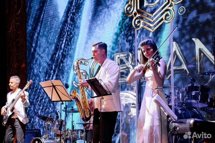 Саксофонист на праздник