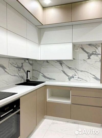 Кухня с антресолями артикул 32658