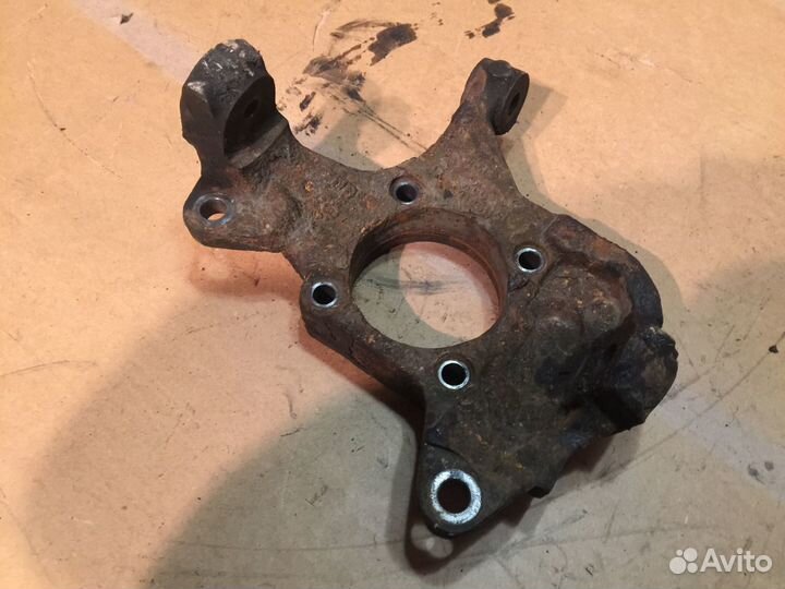 Передний поворотный кулак Hummer H2 2006г