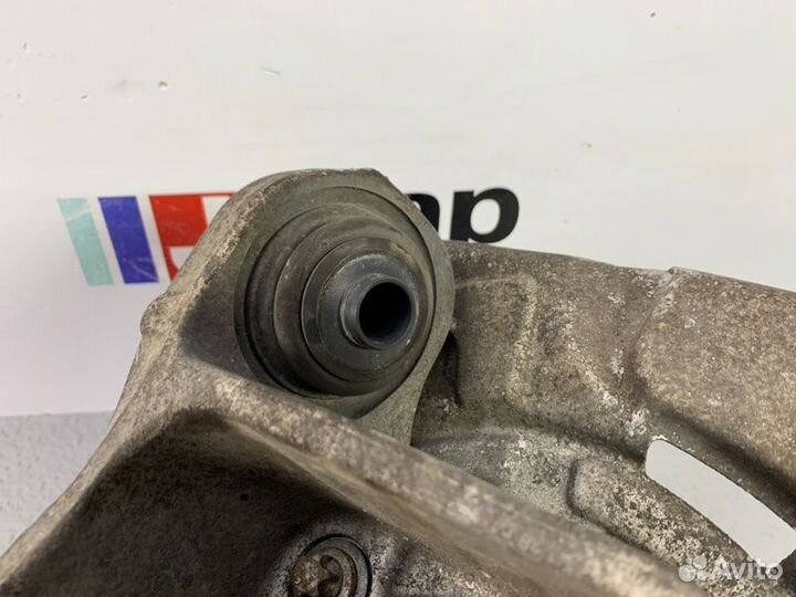 Кулак ступица в сборе задний правый Bmw X5 E70