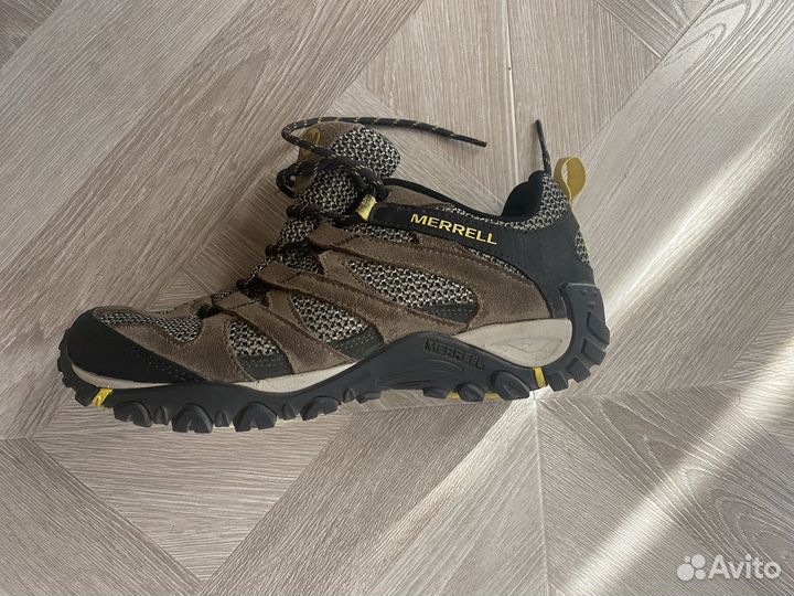 Трекинговые кроссовки merrell