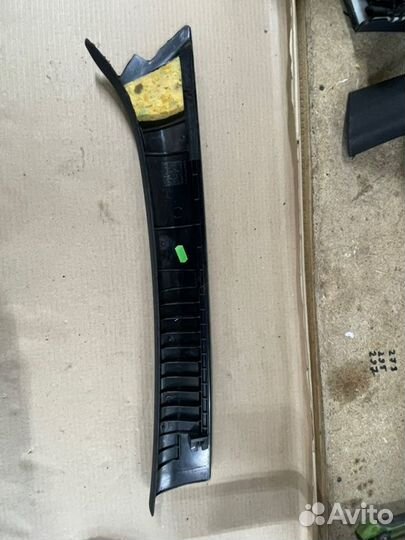 Обшивка стойки передняя левая Mercedes-Benz