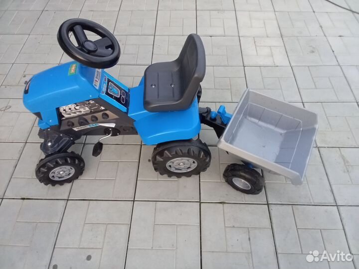 Детский трактор с педалями