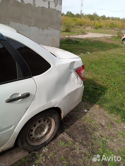LADA Granta 1.6 МТ, 2012, битый, 230 000 км