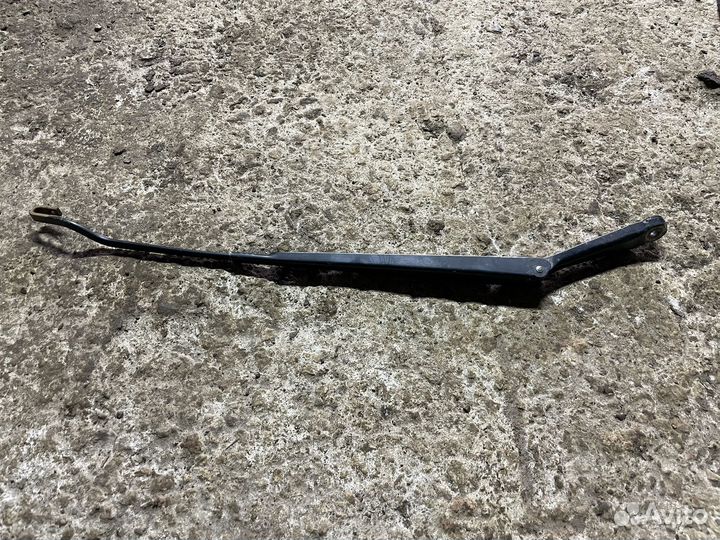 Поводок дворников левый Ford Focus 1