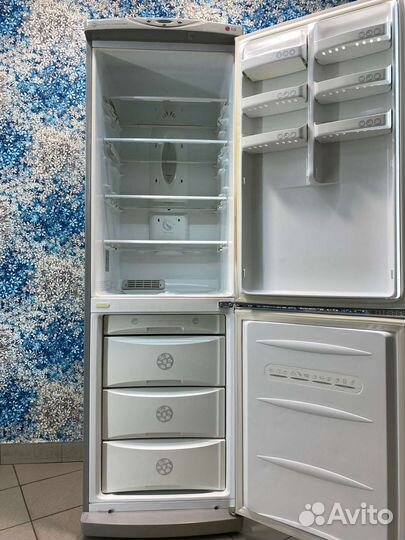 Холодильник серебристый