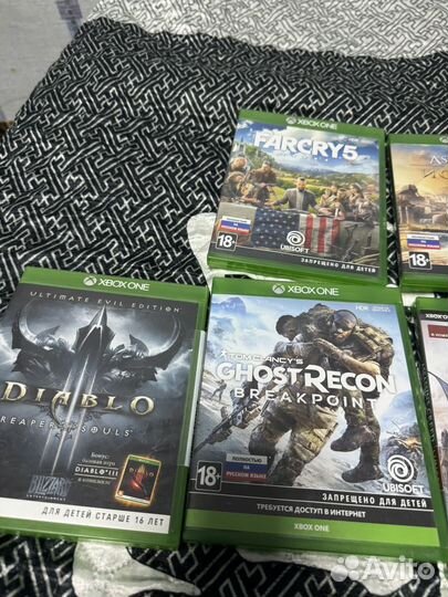 Xbox One, два геймпада + много игр
