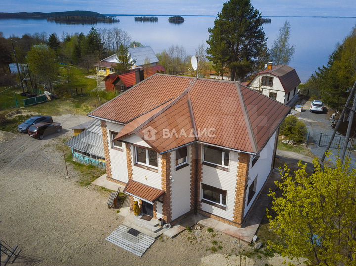 Дом 165,8 м² на участке 10 сот.