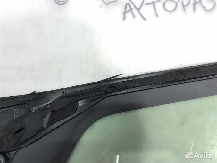 Стекло боковое глухое правое Toyota prius ZVW30 2