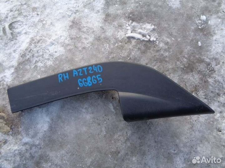 Уголок двери правый Toyota Premio AZT240 1AZ-FSE