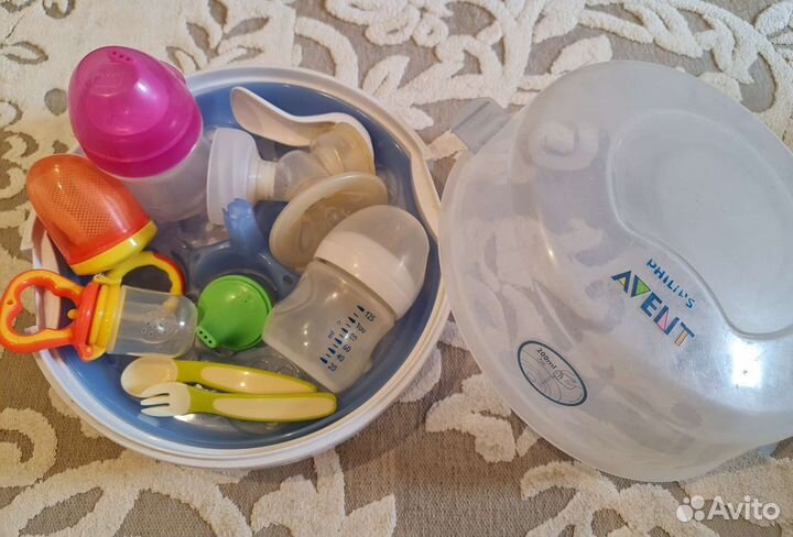 Молокоотсос+бутылочки+все на фото
