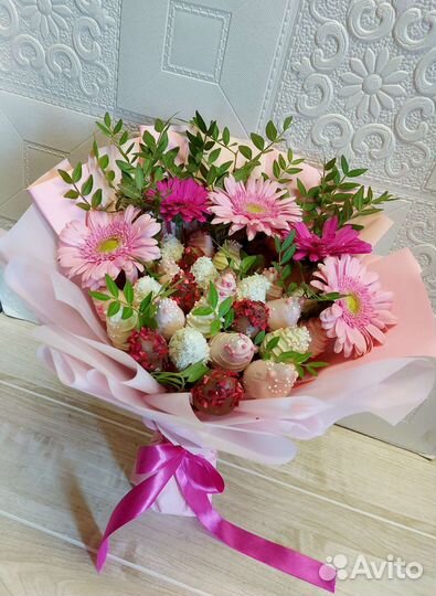 Букнты из клубникм в шоколаде