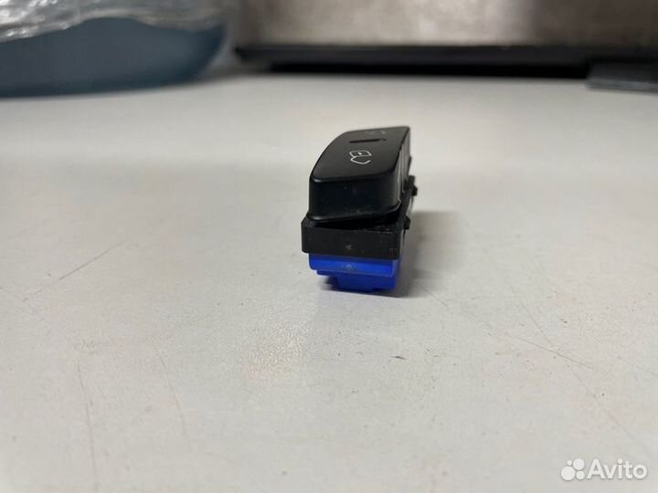 Кнопка центрального замка Volkswagen Passat