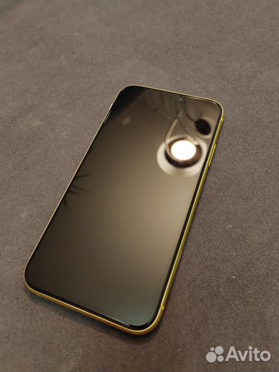Телефон iPhone 11
