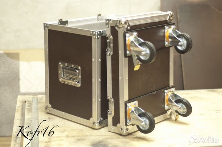 Кофр на колесах для мониторов