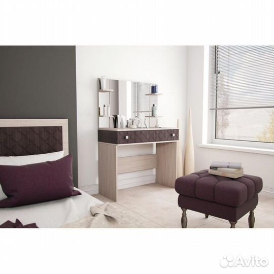 Стол макияжный