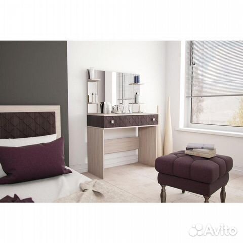 Стол макияжный