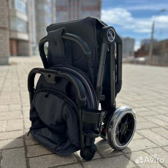 Коляска Pituso Wicki с автоматическим сложением