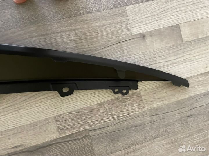 Накладка решетки радиатора на Toyota Camry V70 20+