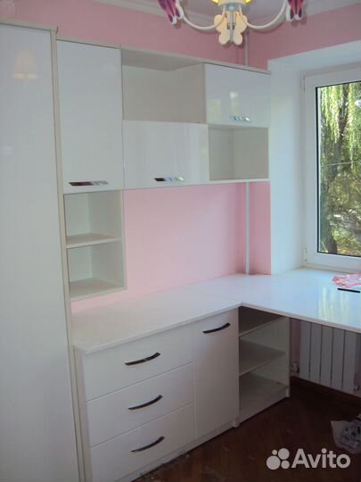 Мебель для детской. Шкаф, комод, стол, кровать