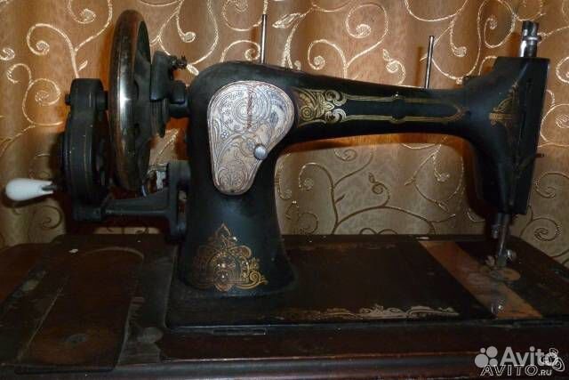 Старинная швейная машина