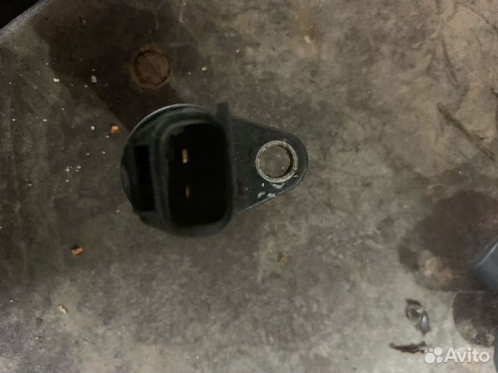 Датчик положения распредвала Toyota Avensis