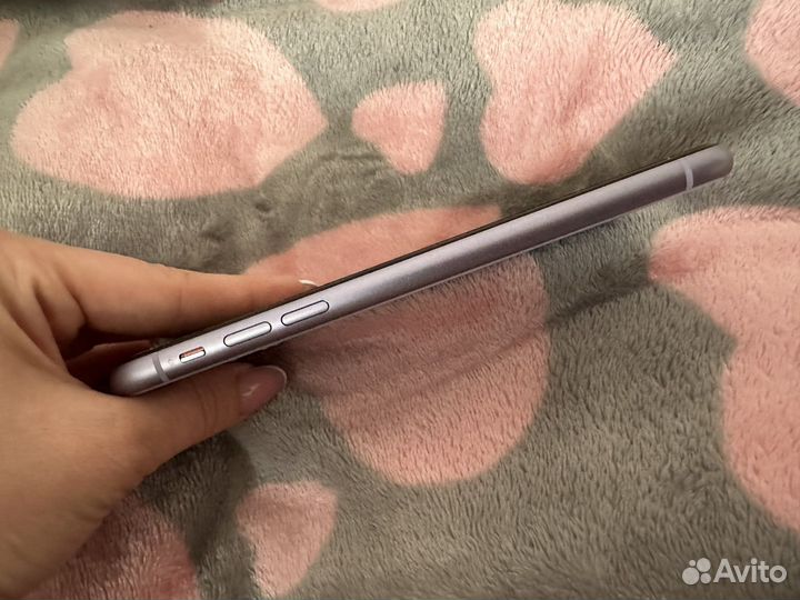 Телефон iPhone 11