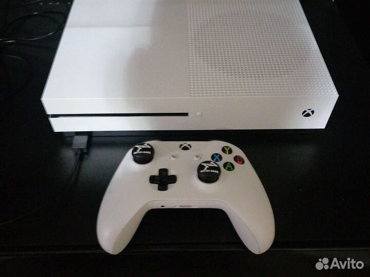 Xbox One s 1tb + GTA5