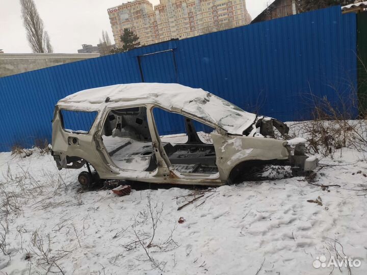 LADA Largus 1.6 МТ, 2016, битый, 115 000 км