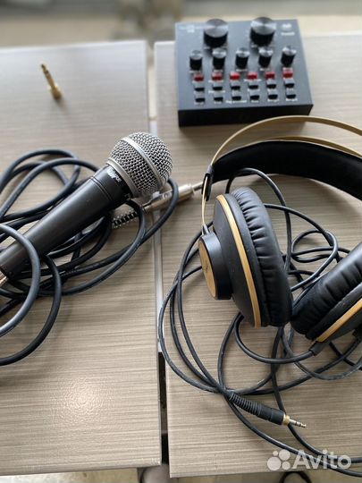 Студийные наушники akg