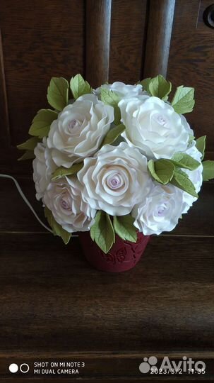 Розы в кашпо светильник из изолона