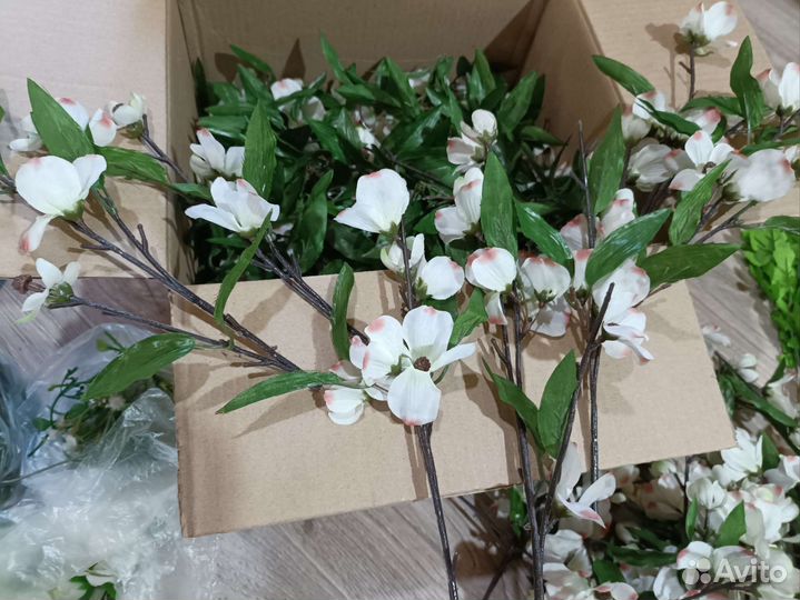 Искуственная зелень цветы