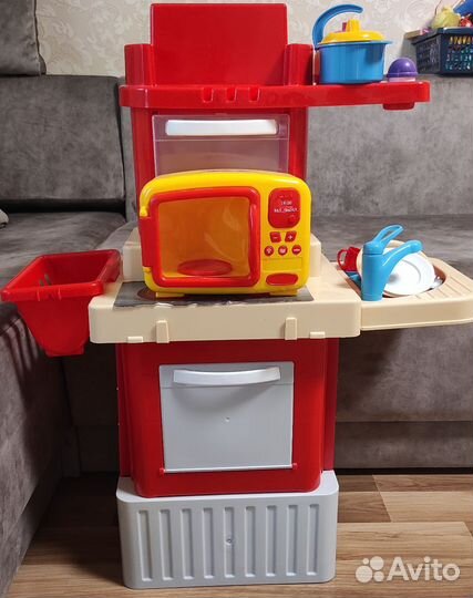 Детская кухня, микроволновка и посудка