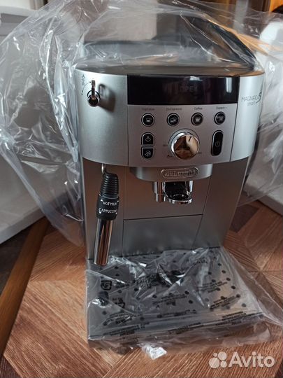 Кофемашина delonghi magnifica SMART