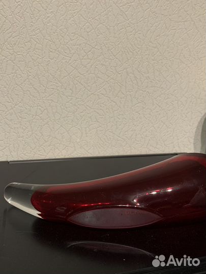 Рог из красного стекла