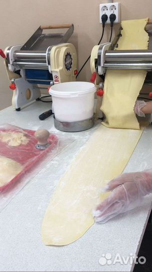 Работник в мясной цех полуфабрикатов