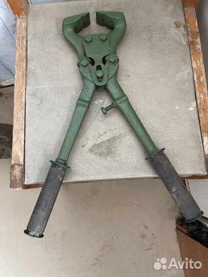 Многофункциональные клещи для копыт коровы