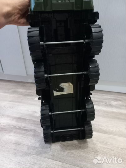 Военный тягач 