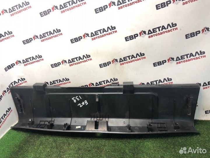 Накладка замка багажника Renault Fluence седан