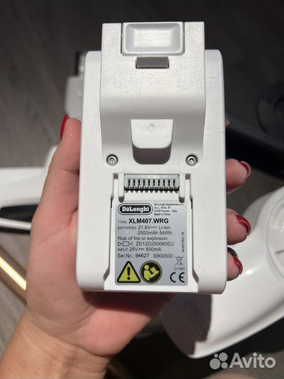 Пылесос ручной (handstick) DeLonghi