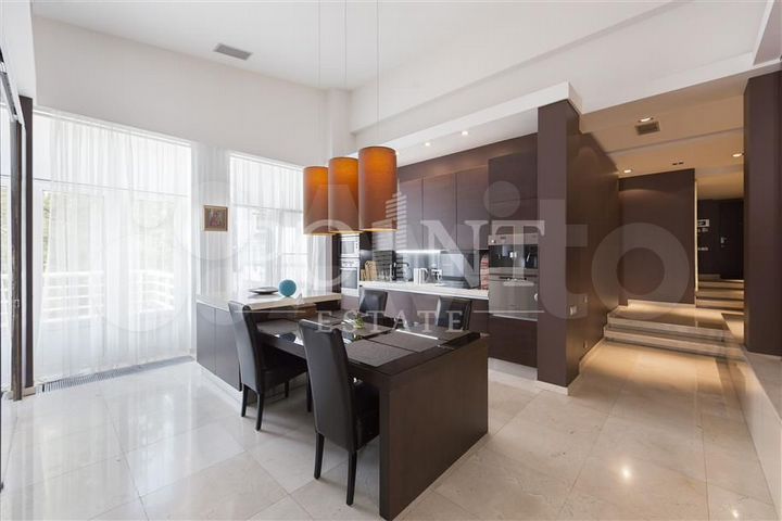 6-к. квартира, 342 м², 2/4 эт.