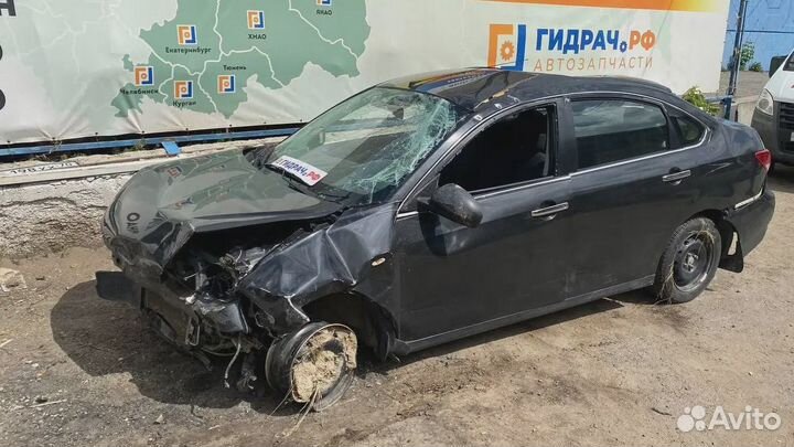 Фонарь задний наружный левый Nissan Almera (G15) 1