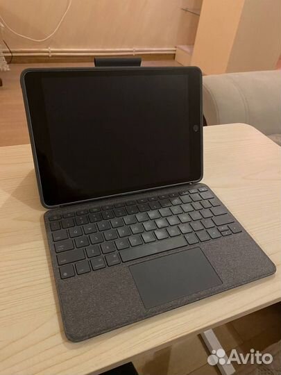 Клавиатура-чехол Logitech ComboTouch для iPad 10.2