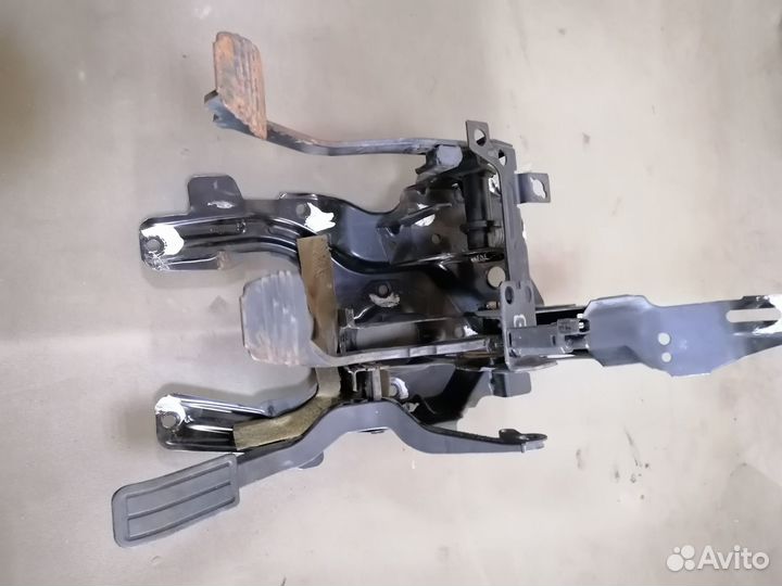 Педальный узел в сборе Volkswagen Passat B4 1996