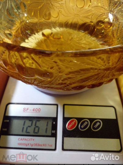 Ваза для фруктов на трёх ножках - шариках